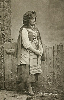 Photo of Annie Pixley in 1897.