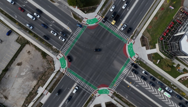 A bird’s-eye view of the Fanshawe Park Road and Richmond Street intersection with mobility improvements.