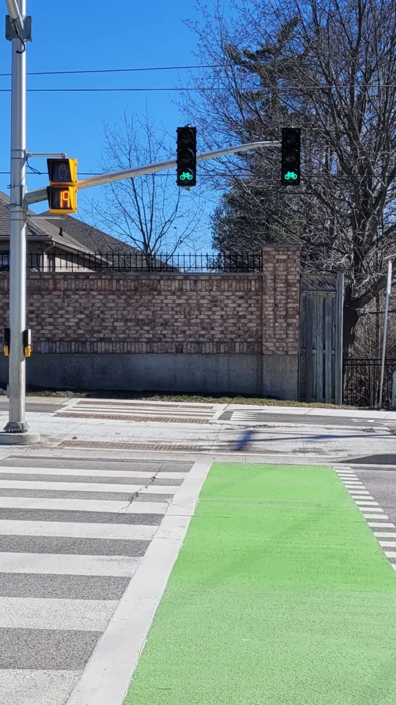 Dedicated bicycle traffic signals at a crossride.