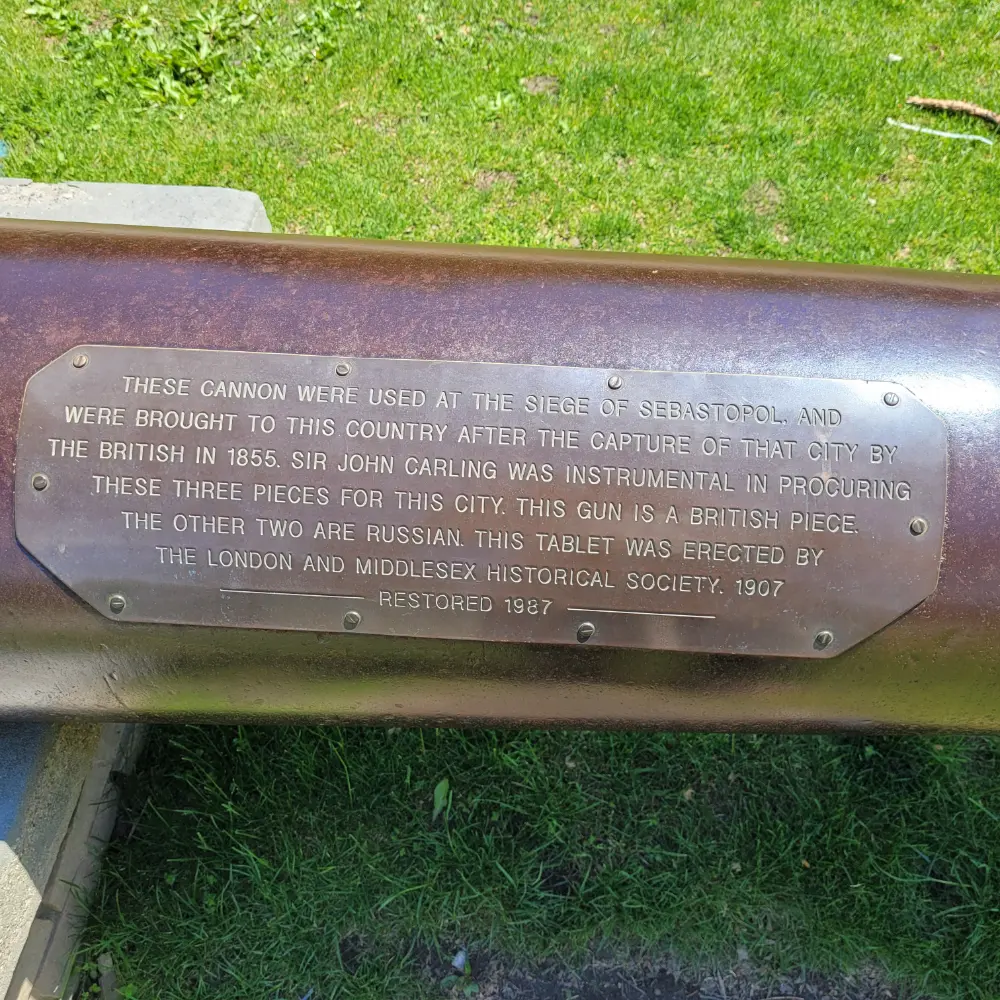 Label on the British cannon in Victoria Park. 