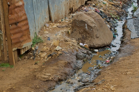 Raw sewage ran in open ditches in the streets and alleyways of London.