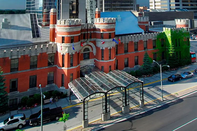 View of the front entrance to the hotel.